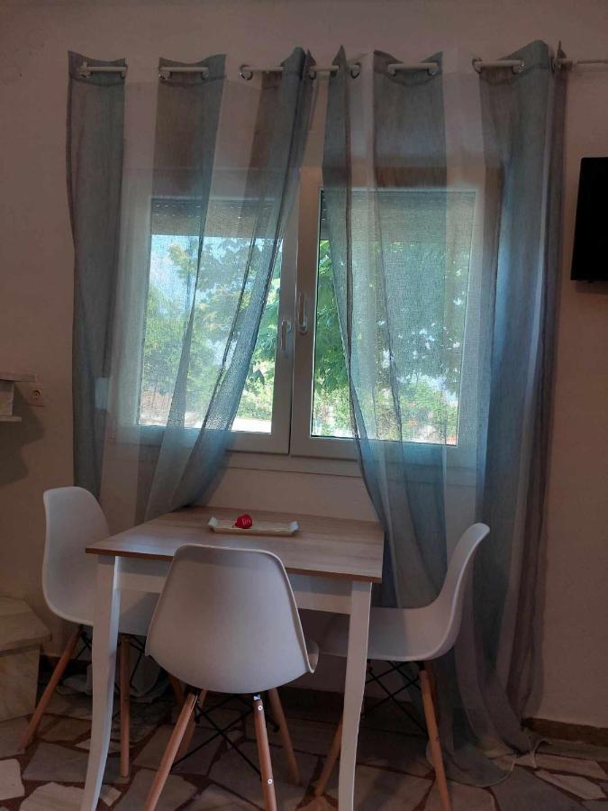 Studio Με Όλες Τις Ανέσεις Vétrina Eksteriør bilde